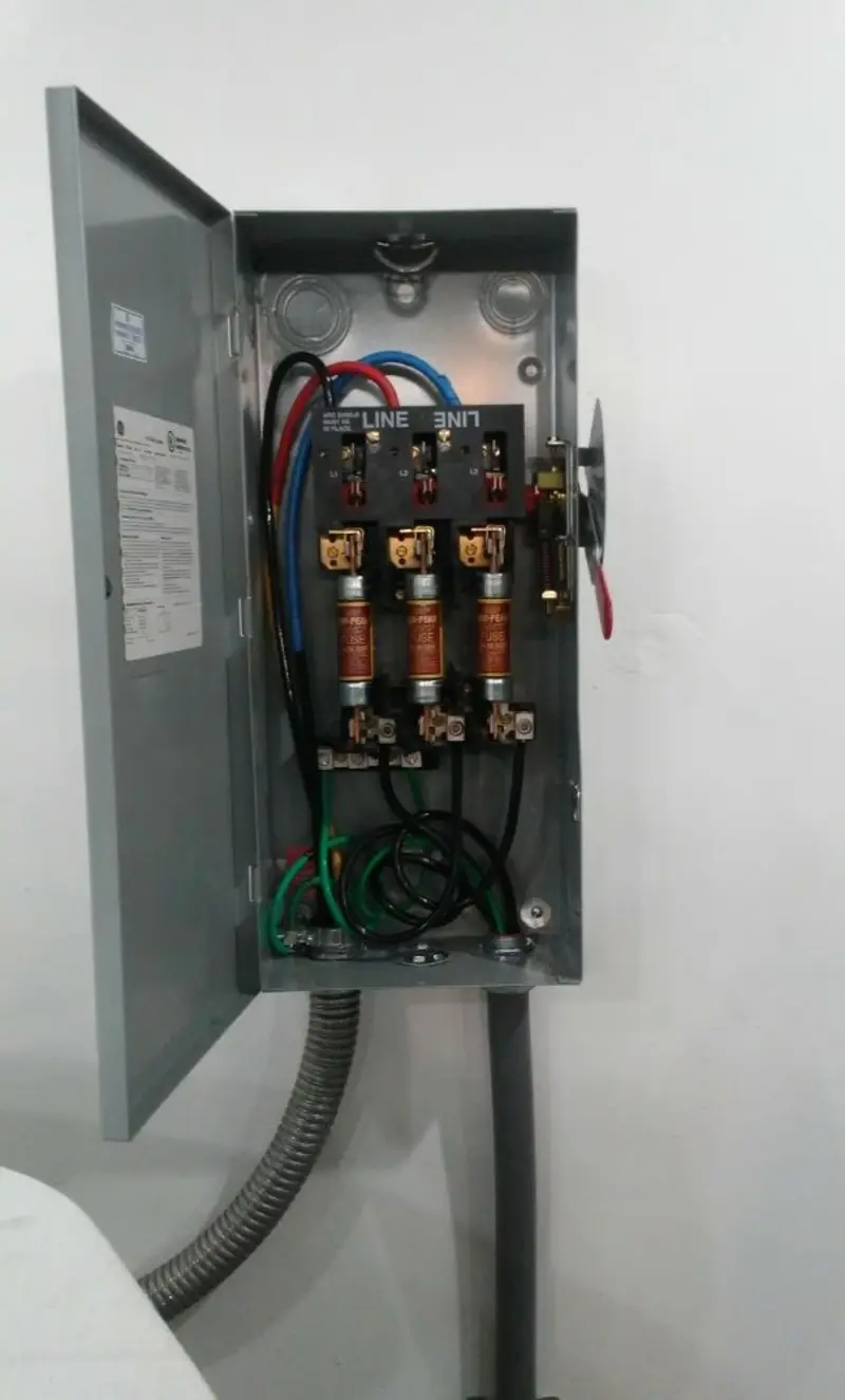 Three-phase disconnect switch installed for Smoke Detector Installation in Adelanto